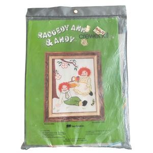 Vintage Sew‎ Simple Inc. Raggedy Ann & Andy Crewel Kit Picnicing Craft Art